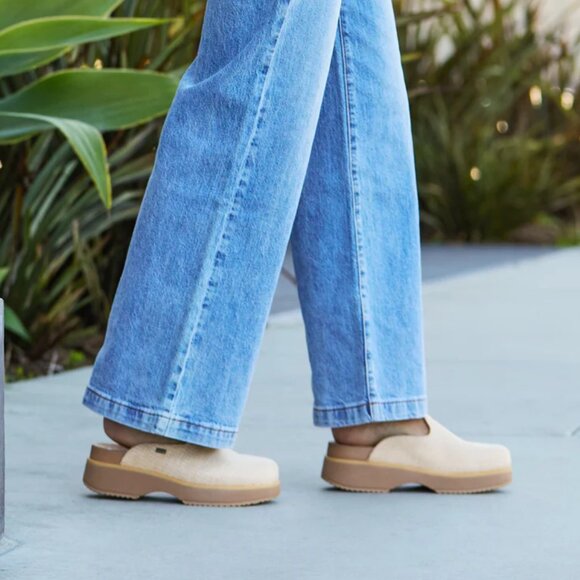 Reef Vista Skye Clog in Natural Raffia - Picture 3 of 12